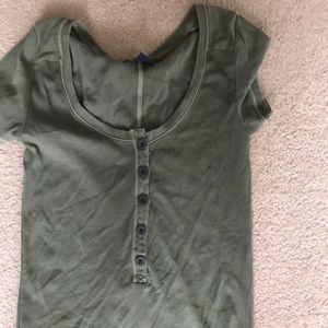 Adorable New w/out tags American Eagle Henley tee
